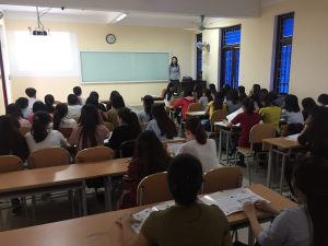 ベトナム　フエ外国語大学を訪問