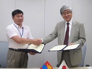 モンゴル　モンゴル金融経済大学と交流協定を締結