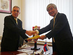 ロシア　極東国立人文大学と交流協定締結