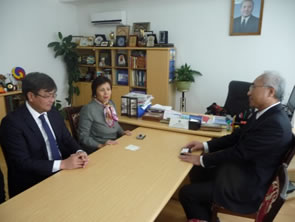 カザフスタン・アル・ファラビ名称カザフ国立大学を訪問
