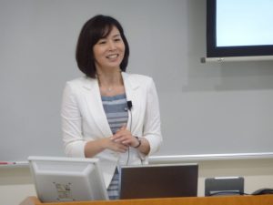 特別講義（2014.6.28開催） 「地域から日本を変える！世界を変える！」 キャスター　 伊藤　聡子 客員教授