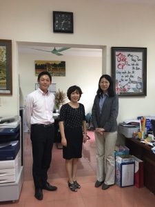 ベトナム　貿易大学を訪問