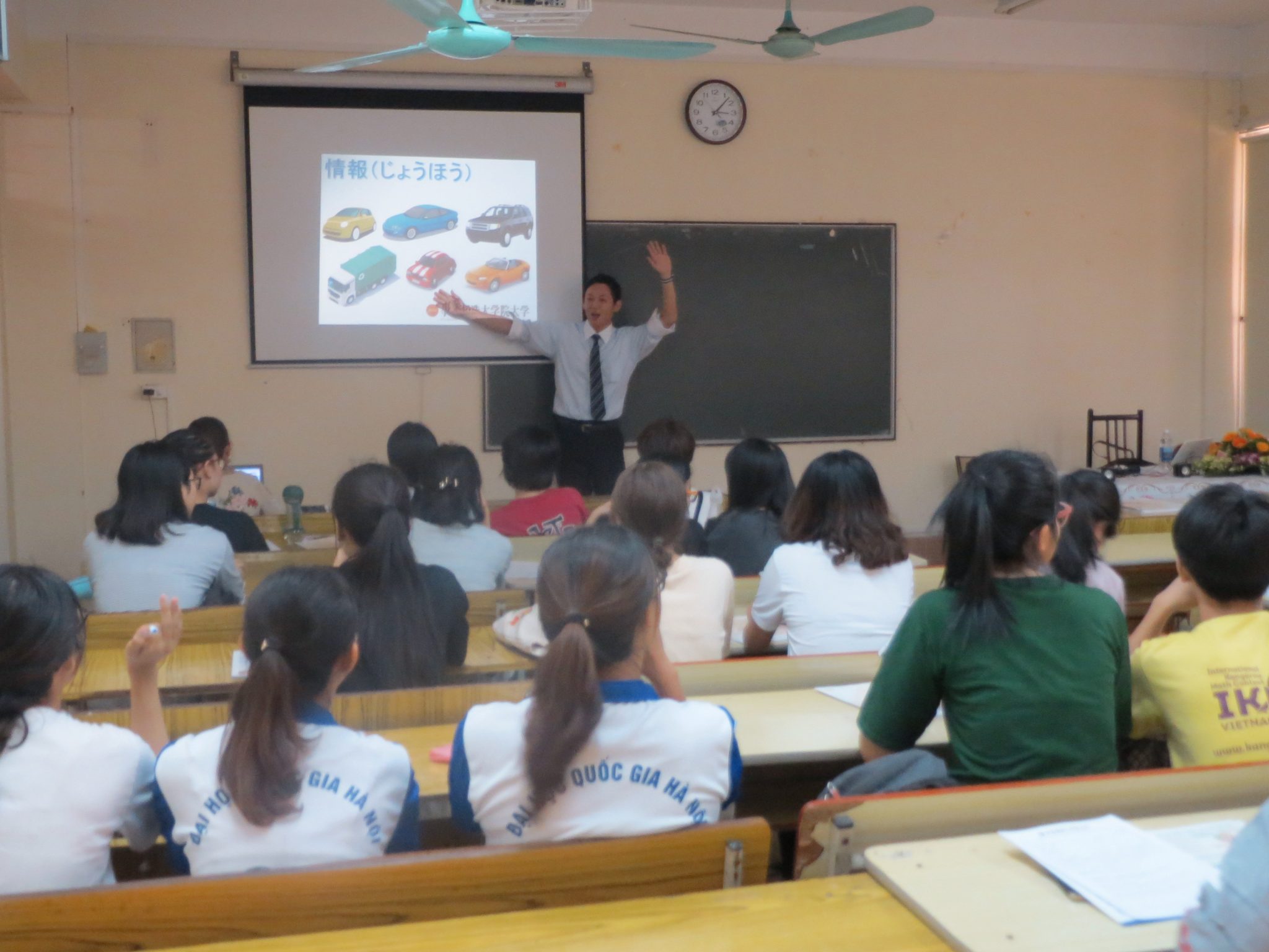 ハノイ国家大学外国語大学を訪問