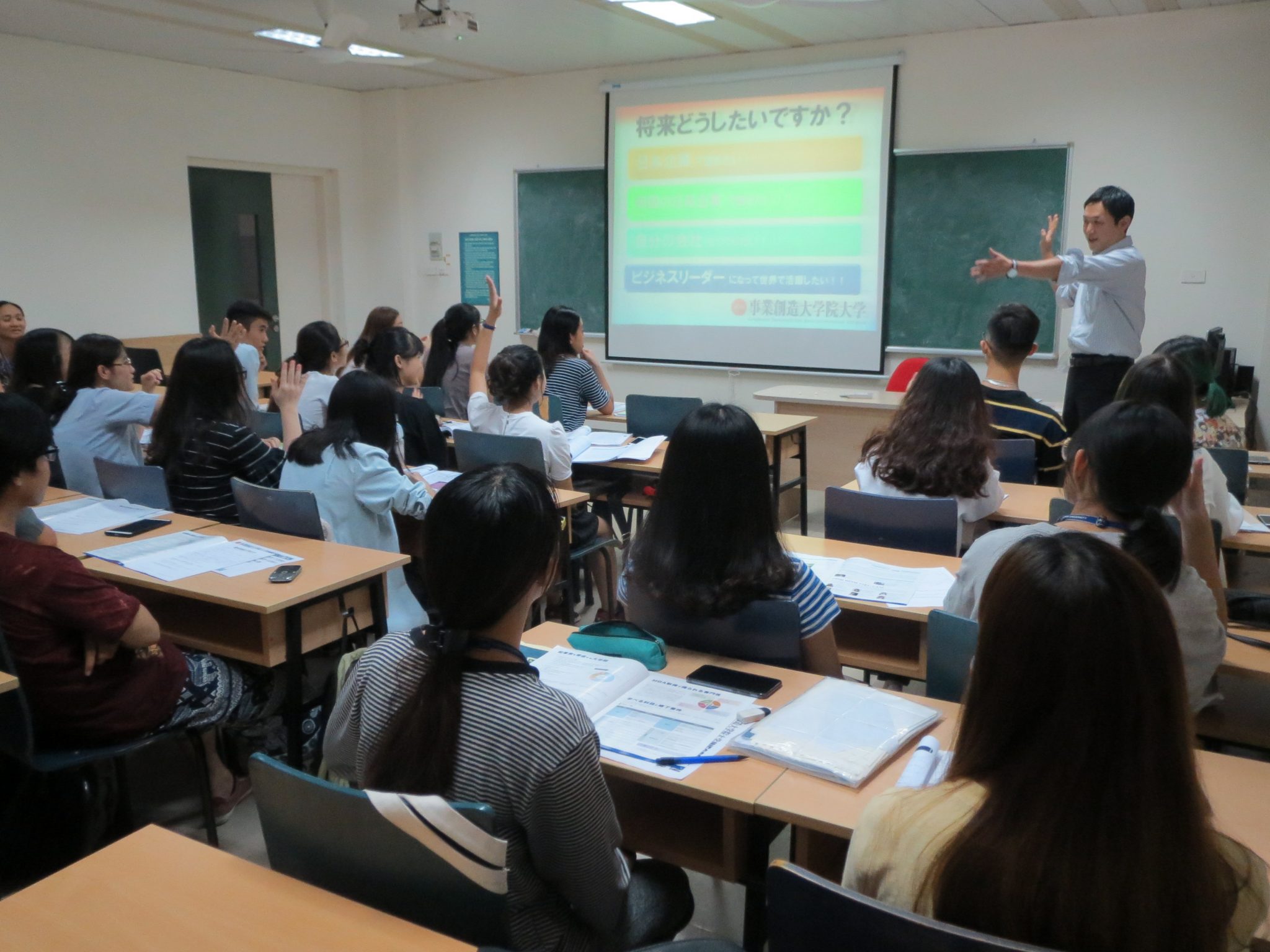 タンロン大学を訪問