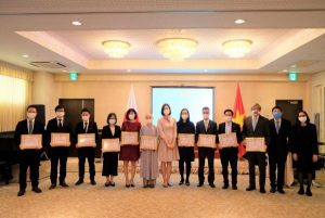本学修了生が起業した「新潟におけるベトナム人協会」が駐日ベトナム社会主義共和国大使館より表彰されました