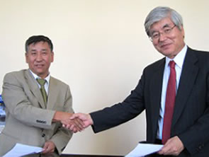 モンゴル　モンゴル国立大学経済学部と交流協定締結