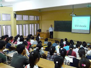 ベトナム　ハノイ国家大学外国語大学にて進学説明会を開催