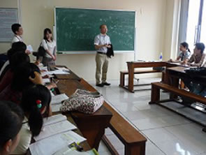 ベトナム　ハノイ貿易大学を交流訪問