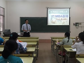 ベトナム　ハノイ国家大学にて進学説明会を開催